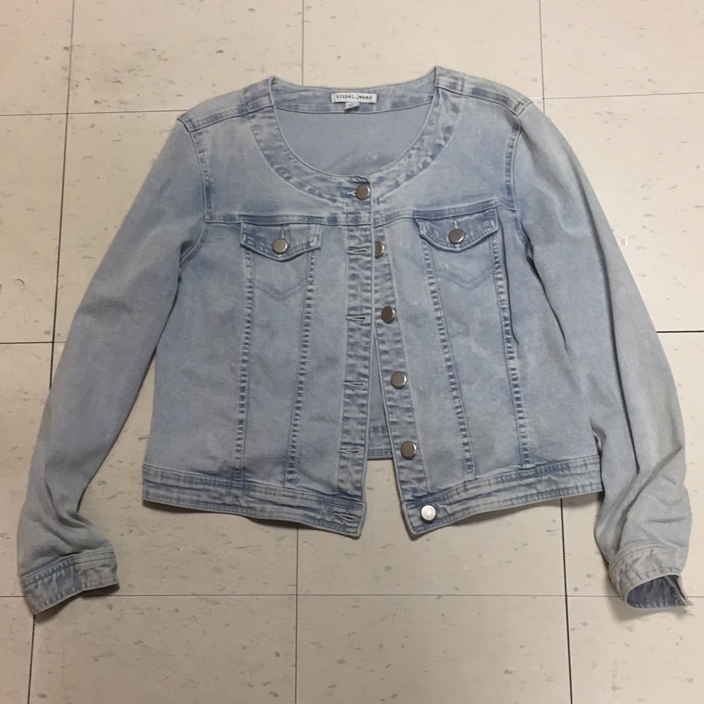 Light Colored Jean Jacket with Silver Buttons
